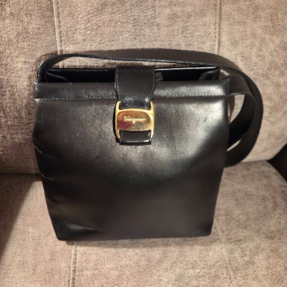 Ferragamo Vintage Black Leather Vara Shoulder Bag – Italian Designer - Picture 4 of 7